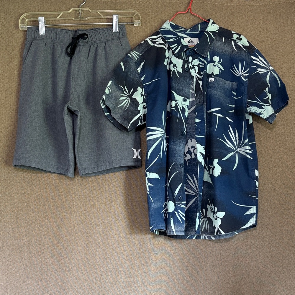 Quiksilver Kids' Navy and White Tropical Shirt with Blue/Gray Shorts Size Medium